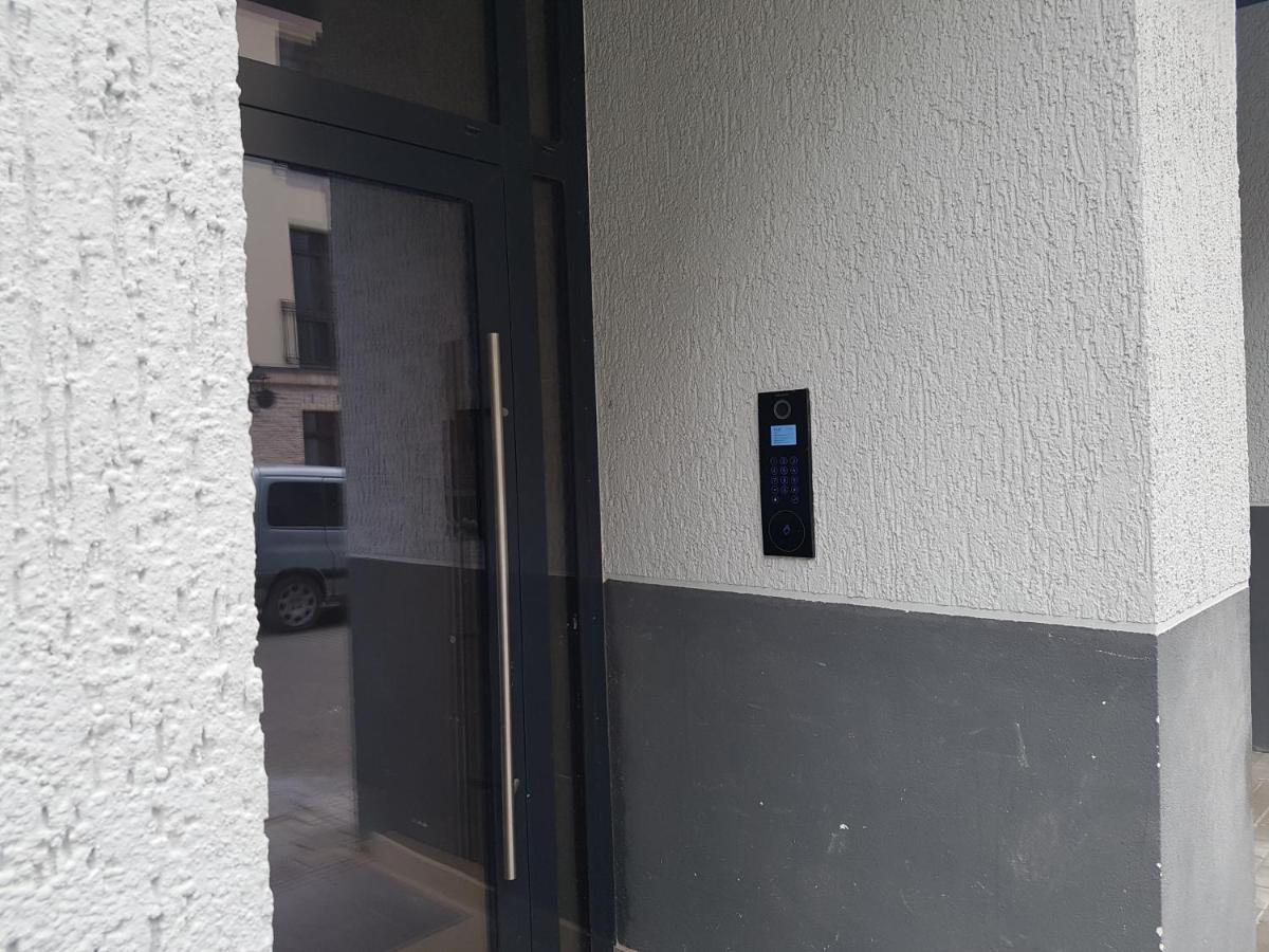 Happy Inn Egle, Self Check-In-24-7, A-C, Parking-In-The-Underground-Garage Vilnius Exterior photo